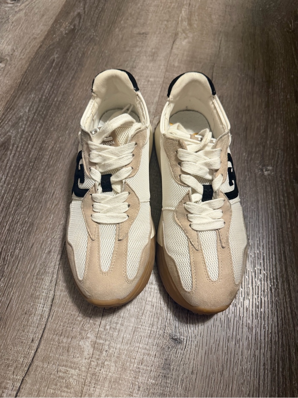 Sam Edelman Beige White & Black Women’s Retro-Style Sneakers